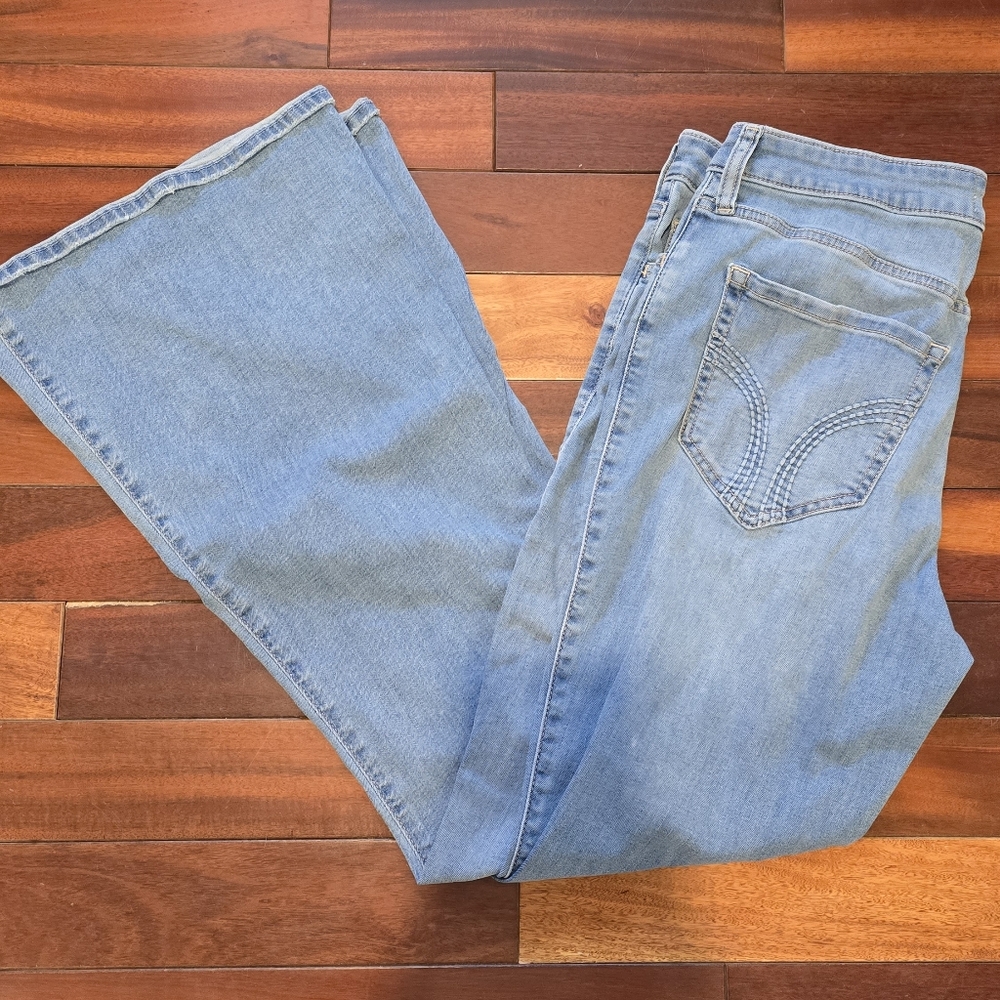 NWOTs Hollister High-Rise Flare Jeans